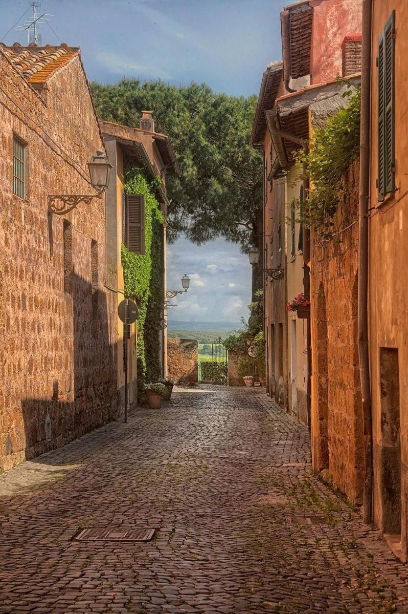 Locanda Di Mirandolina Tuscania Bagian luar foto